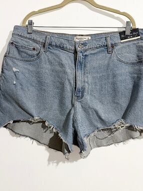 Abercrombie & Fitch The 4" Mom Short High Rise Curve Love Light Blue Size 34/18